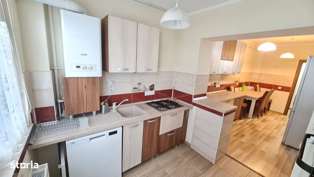Vand apartament 3 camere decomandat