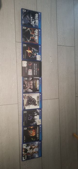 Ps4 , 2 controller, la pachet cu multe jocuri