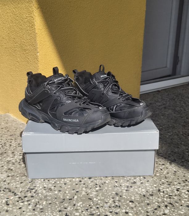 Balenciaga track  42