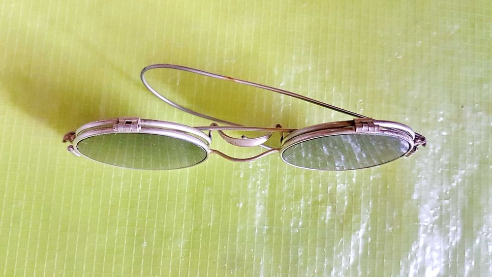 F780-I-Raritate-Ochelari interbelici 1920-1930 alpaca cu sistem arc. Pentru vedere, soare sau posibil industriali pt sudura fiind mai opaci.