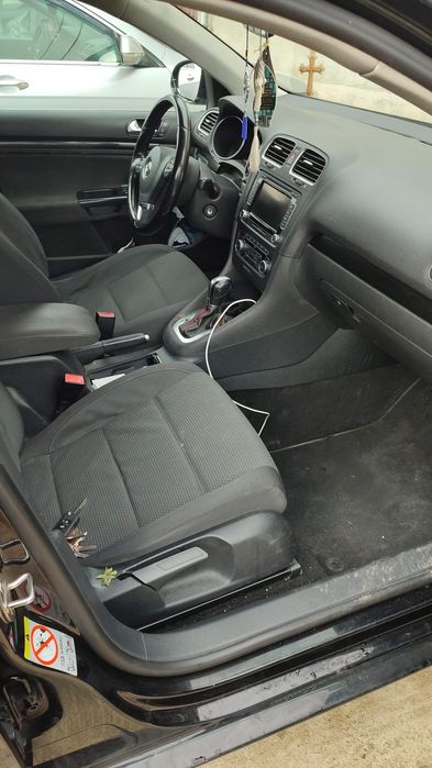 Golf 6 automat DSG 7+1 ,mașină merge foarte bine  ,se circulă cu ea ..