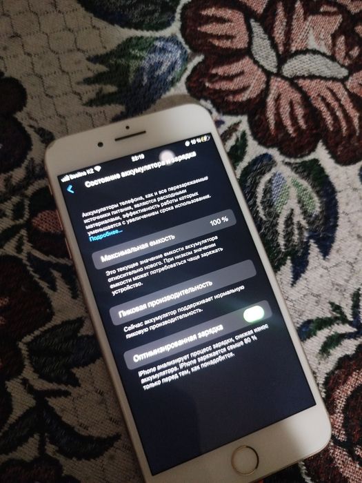 Продам iPhone 8+