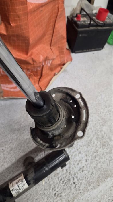 Предни амортисьори Skoda Superb