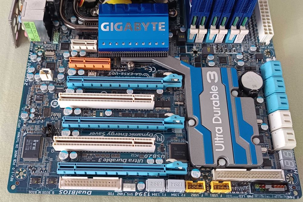 Kit Placa de baza Gigabyte EX58-UD5 I7 920 soket 1366 Impecabil