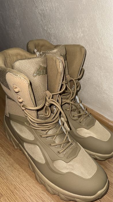 Мъжки бежови боти