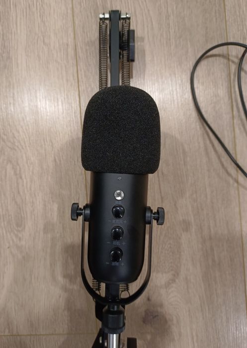 Микрофон с кронштейном