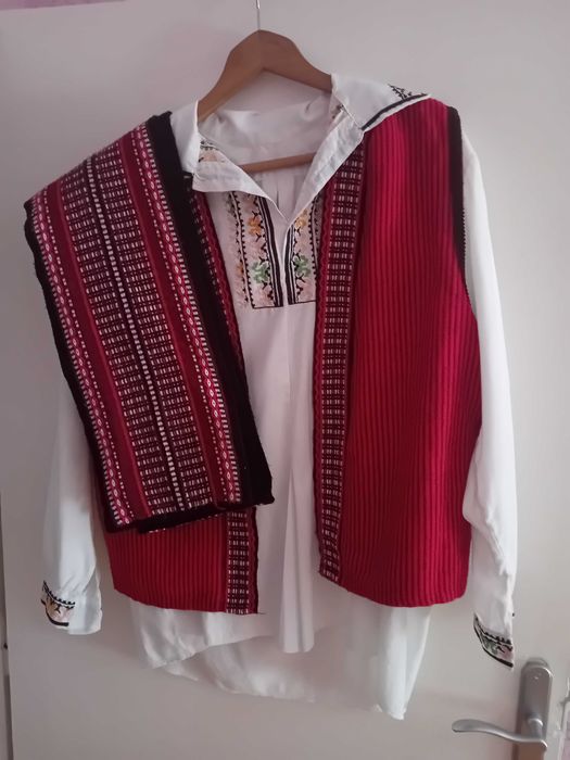 Носия Елек, Риза и Пояс