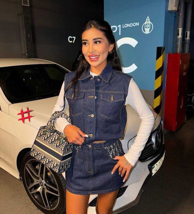 Compleu cu fusta scurta