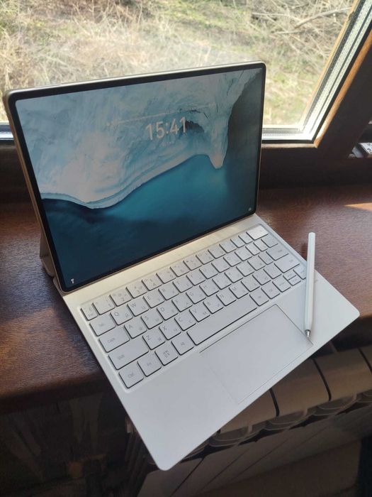 Планшет Huawei с клавиатурой