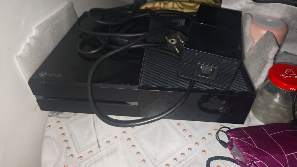 Xbox one  512gb 1джостик