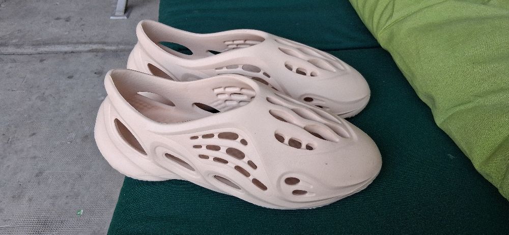 Șlapi        de         vara