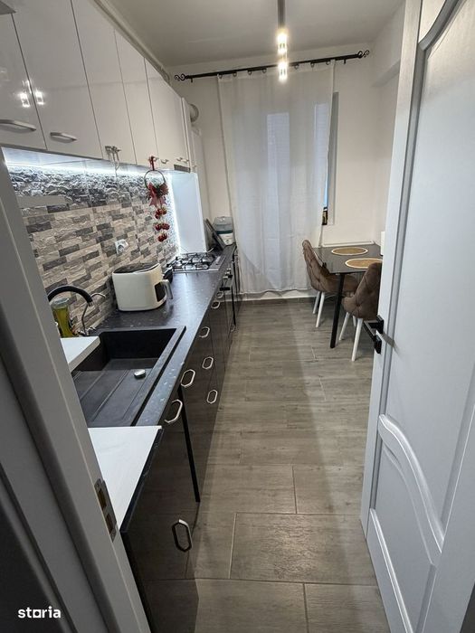 Apartament cu balcon, 58 mp, amplasare excelentă