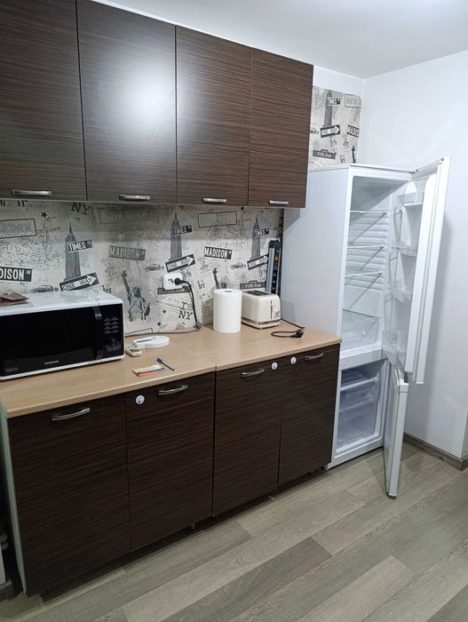 Inchiriez apartament doua camere, mobilat și utilat.