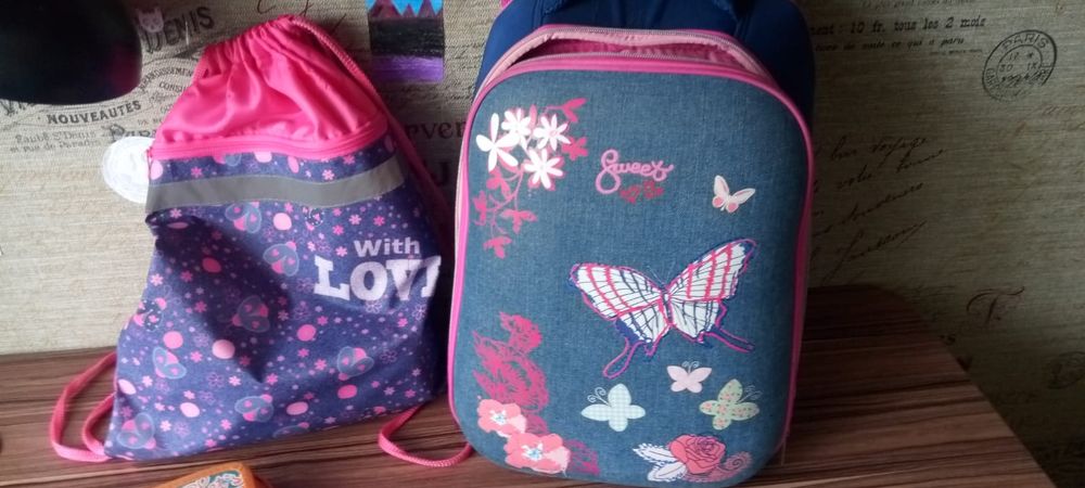 Продам школьный рюкзак в наборе  для девочки