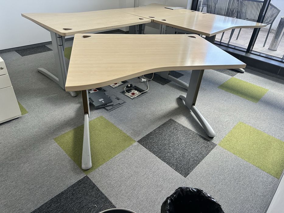 Ергономично  офис бюро Steelcase 120х80 – висок клас, налични 20 бр.