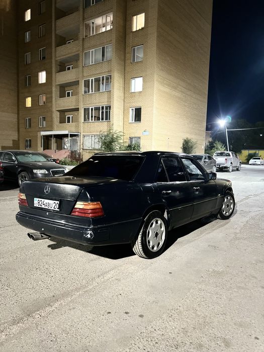 Mercedes 124 синий