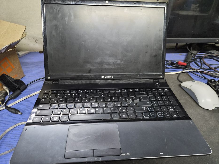 Samsung noutbuk 300e