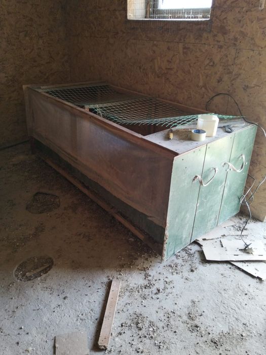 Продаются клетки для перепелок и брудер