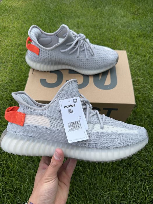 Adidas Yeezy 350 disponibil in 3 culori
