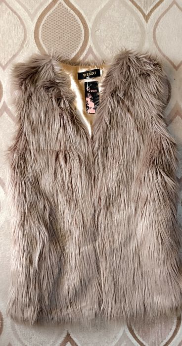 Нов дамски елек от еко косъм