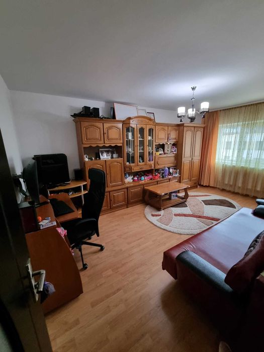 Inchiriez apartament cu 2 camere, Obcini