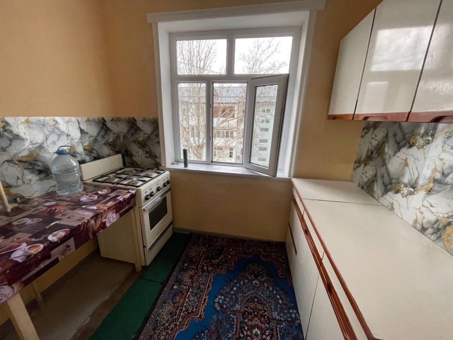 Toshloq oblastnoyda 4 etajka 4 etaj 2 xonali uy sotiladi