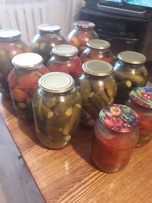 Продам  соленье .Помидоры.Огурцы.