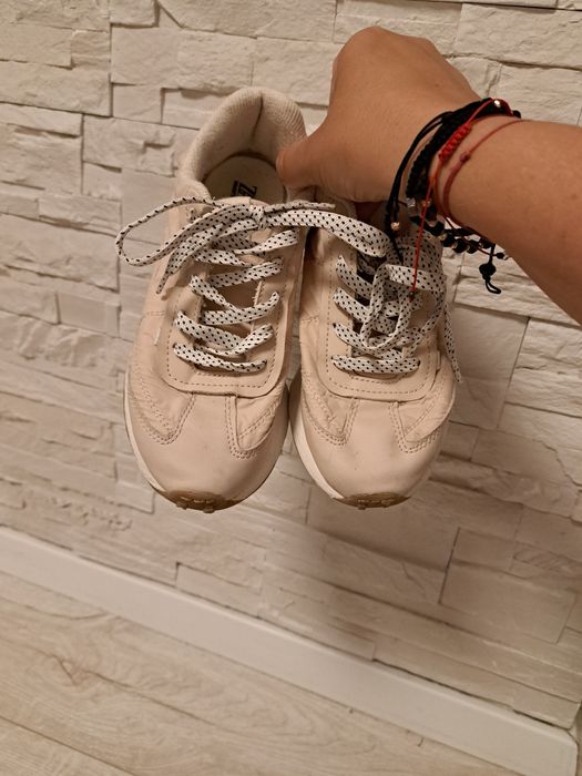 Adidasi panza zara marimea 34 cu 21.5 cm