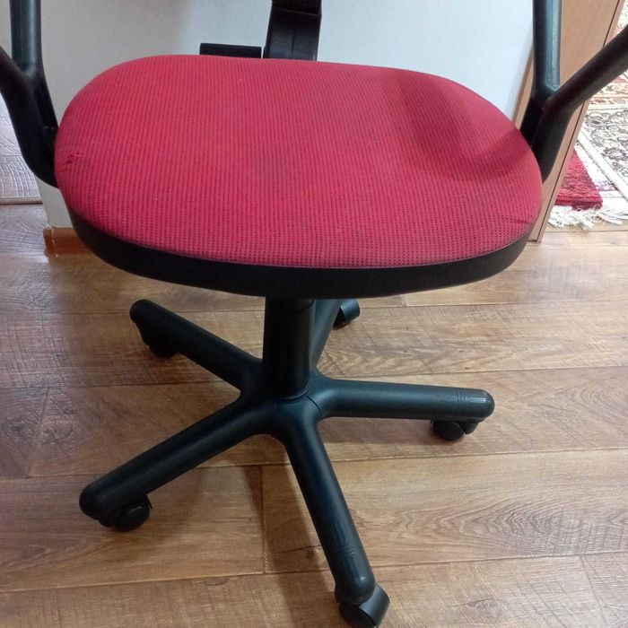 Стул офисный компьютерный