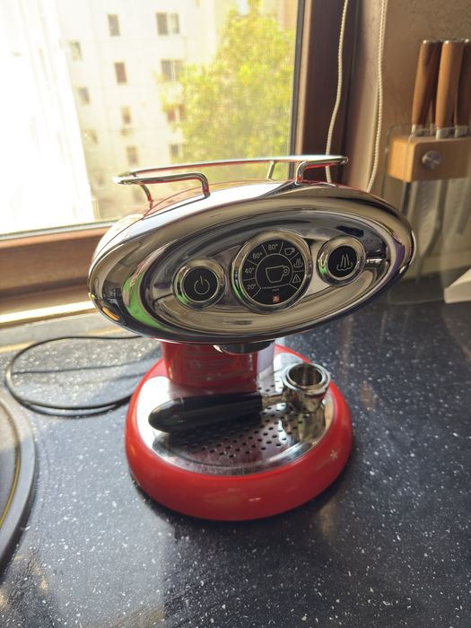 aparat de cafea illy pentru Iperespresso X7.1 in rosu