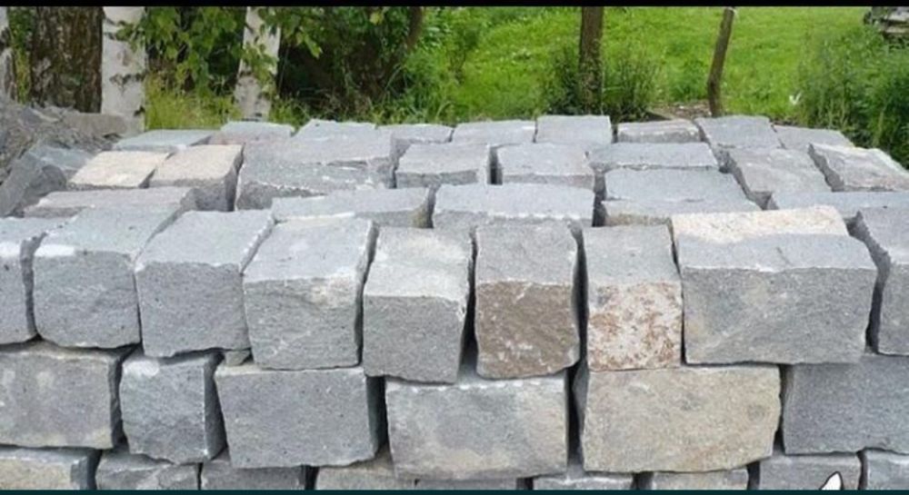Vând piatră și montez piatră cubica