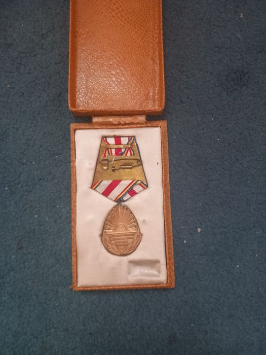 Vând embleme de colectie