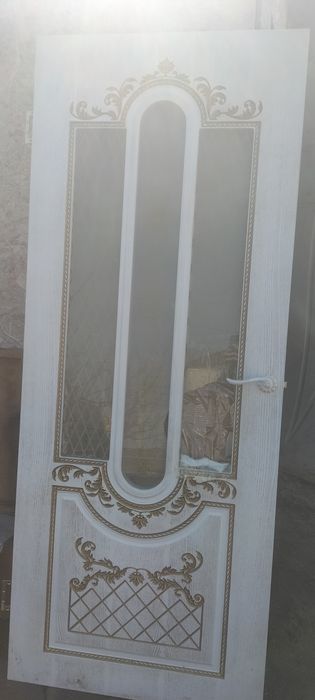 Есік әйнеге сынған 2- штук