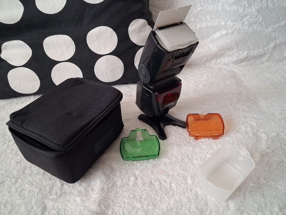 Vând blitz Nikon SB-700