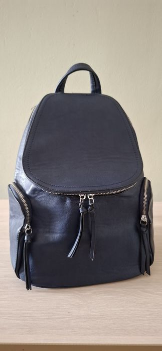 Rucsac din imitatie piele, albastru, model clasic, stare foarte bună
