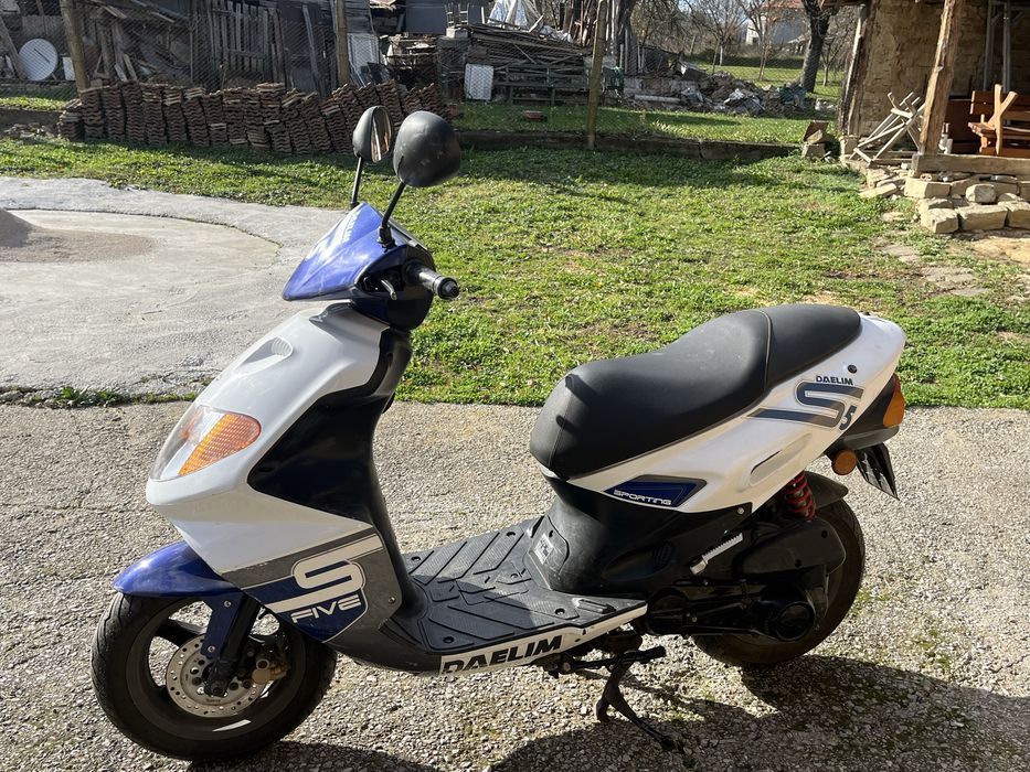 Скутер Daelim S-five