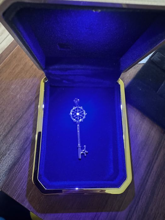 Продаю бриллиантовую подвеску