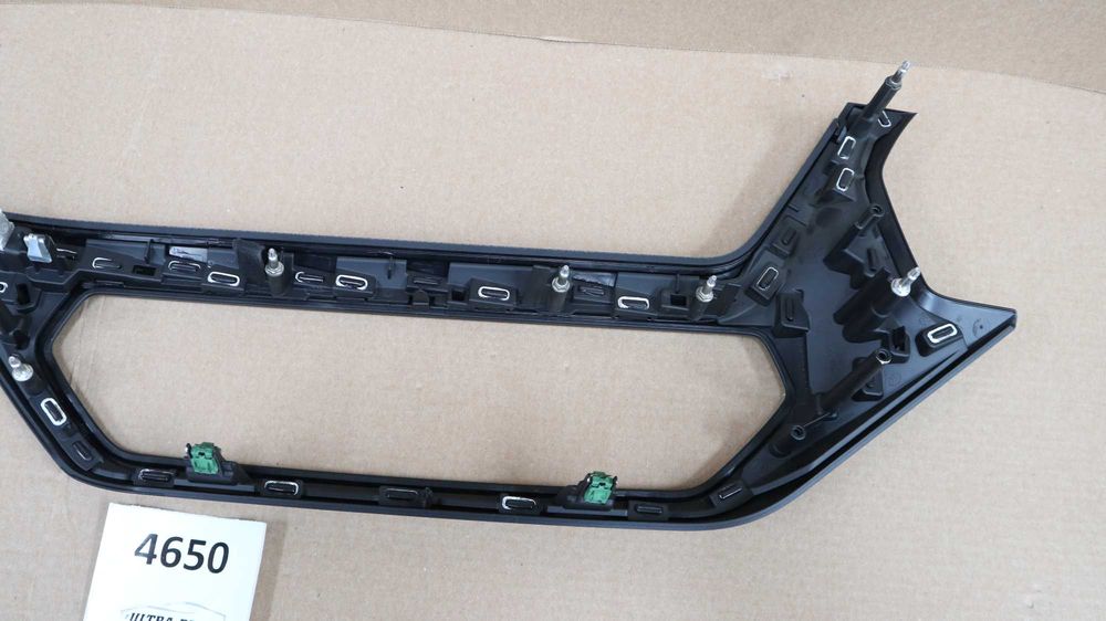 Лайсна табло БМВ Ф40 Ф44 Цвят Бруклин, с подсветка BMW F40 F44
