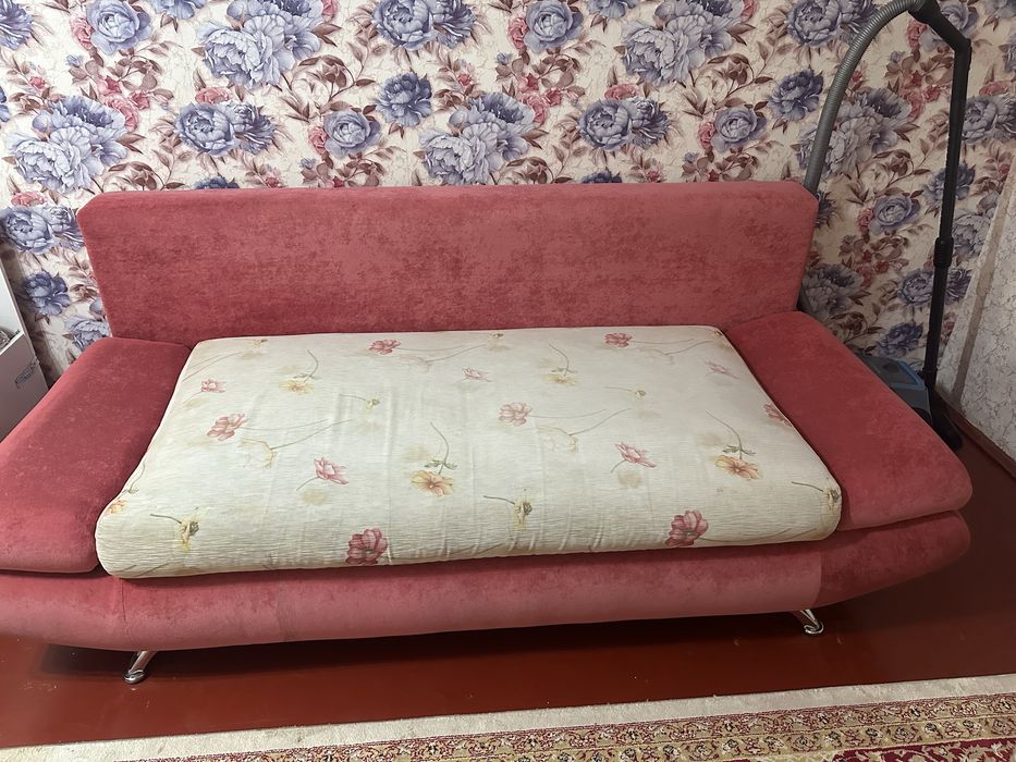 Продам раздвижный диван 2000