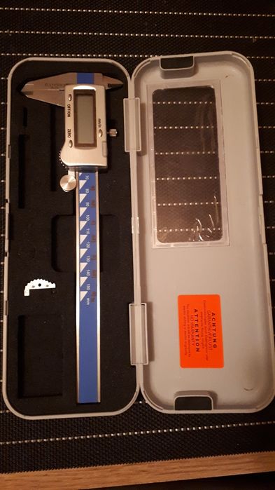 Штангенциркули электронные