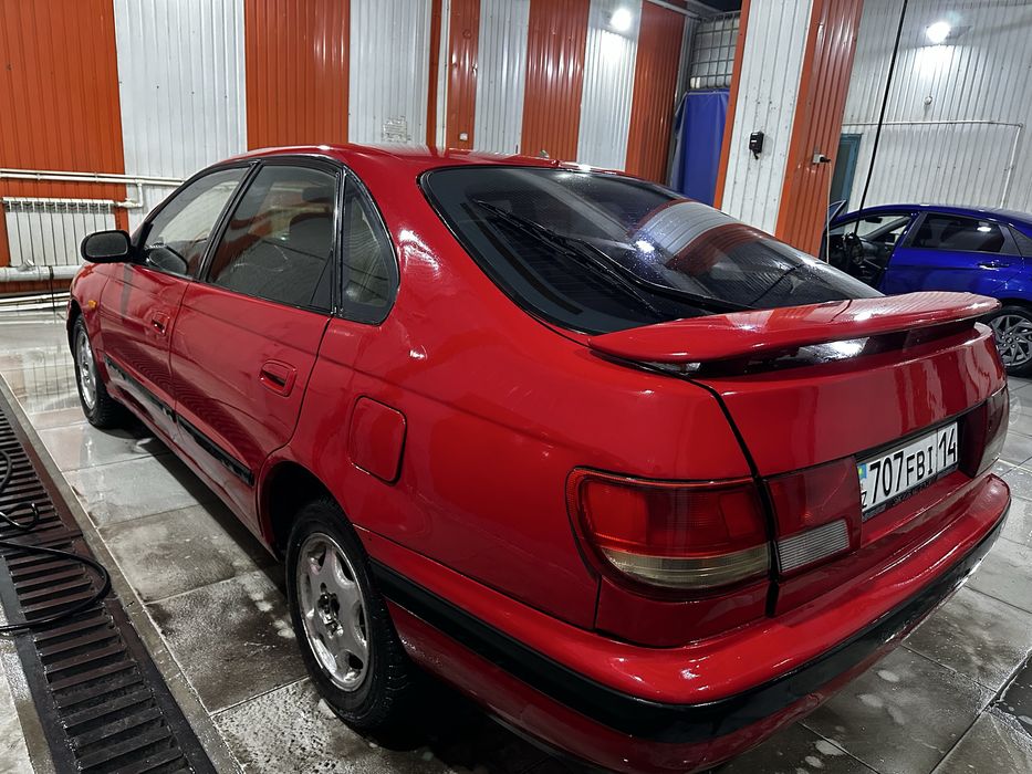 Продам машину карина е carina e