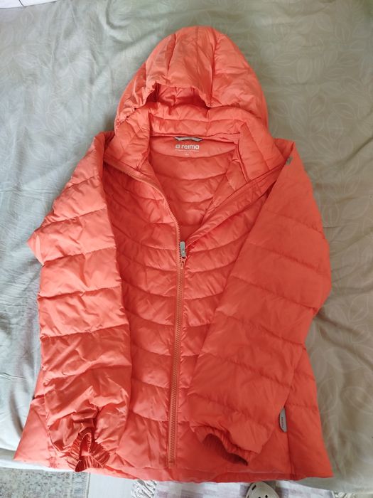 Продам куртки тонкие