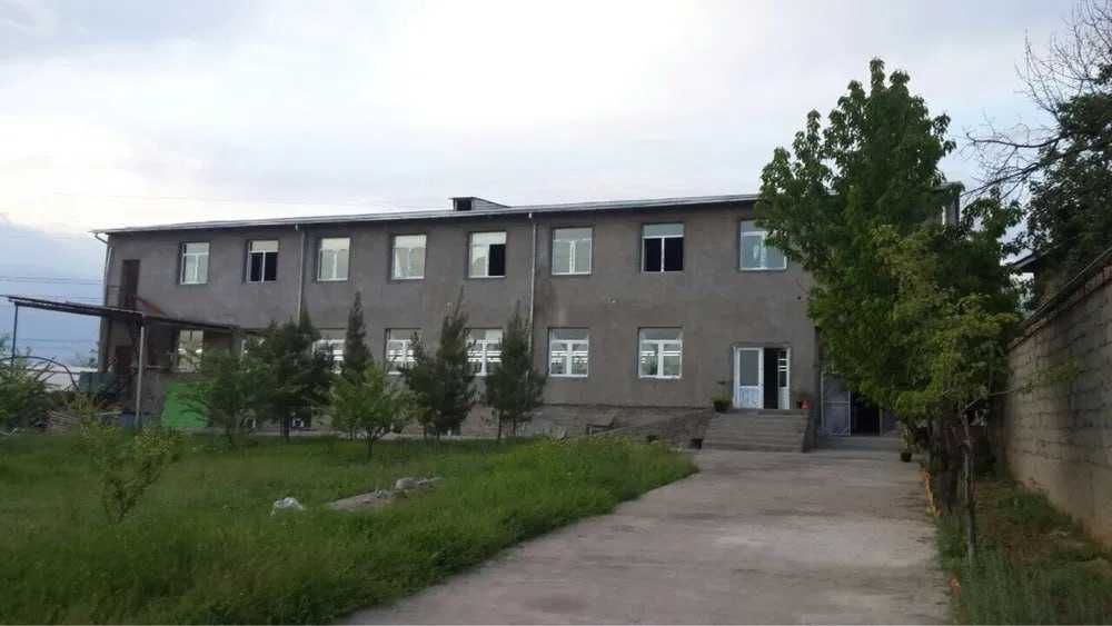 Продается отдельно стоящее здание. 20 соток.