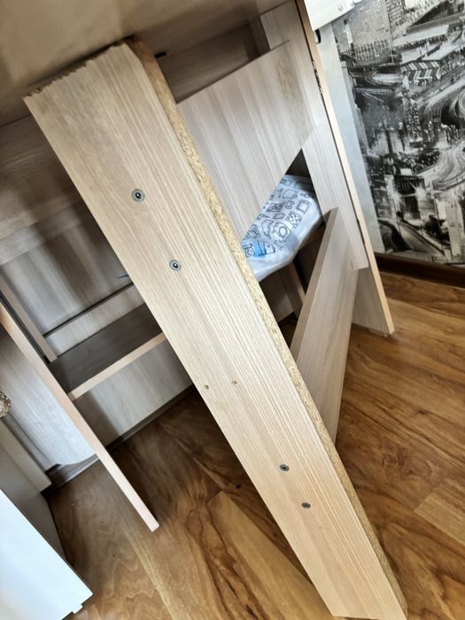 Продается стол книжка