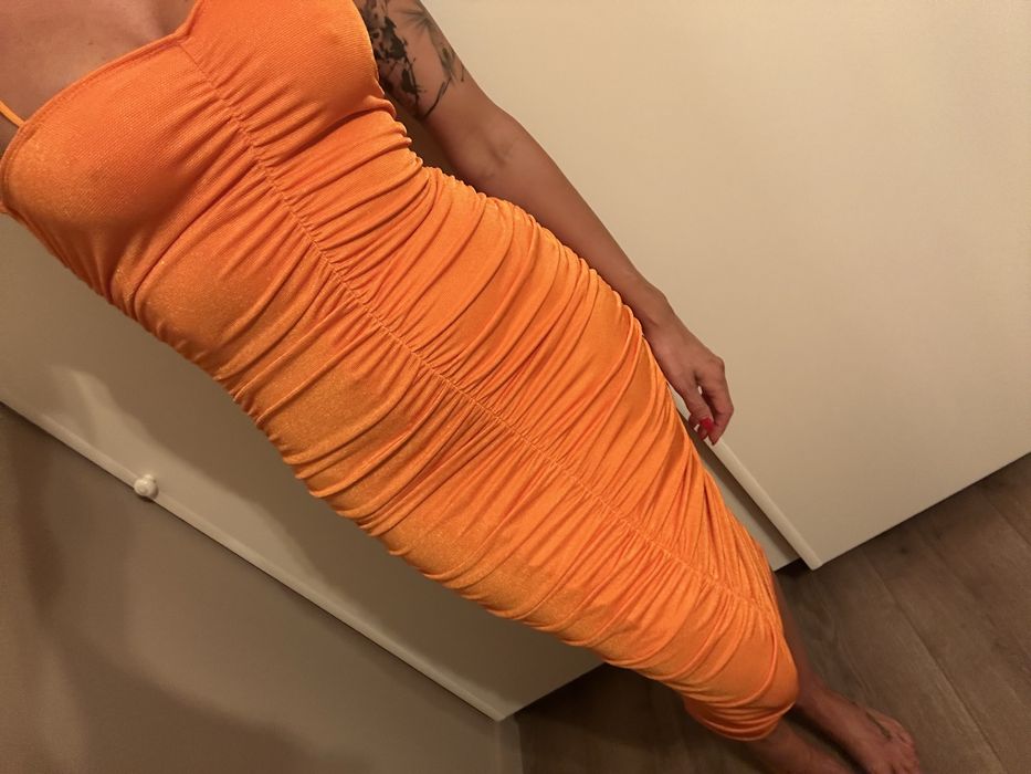 Дамска рокля с тънки презрамки