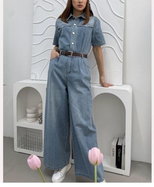 Продам джинсовый комбинезон