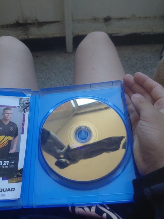 Продавам FiFa 21