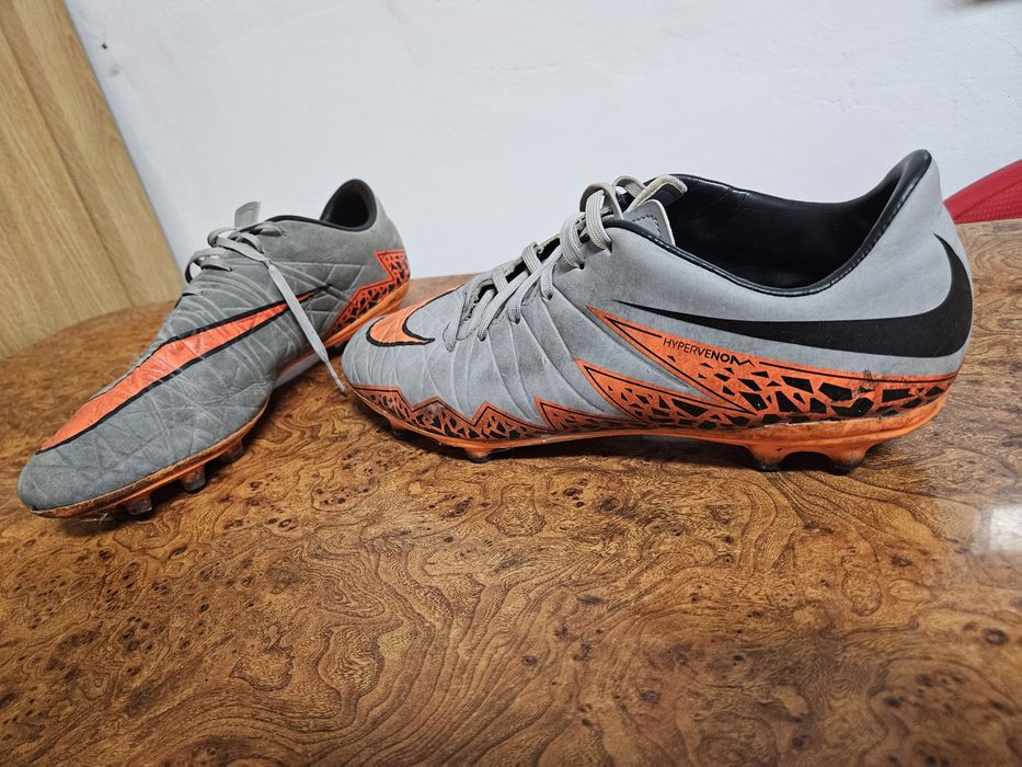 ghete de fotbal Nike

Hypervenom Phelon II FG în nuanţa gri cu

portoc