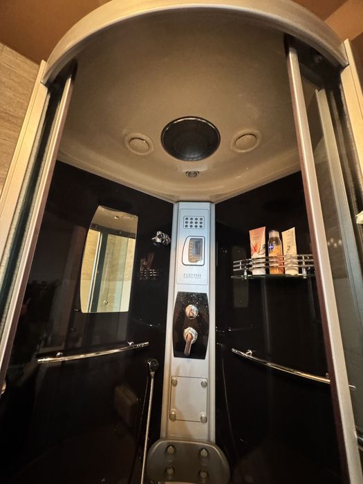 Cabina dus cu hidromasaj si cadita