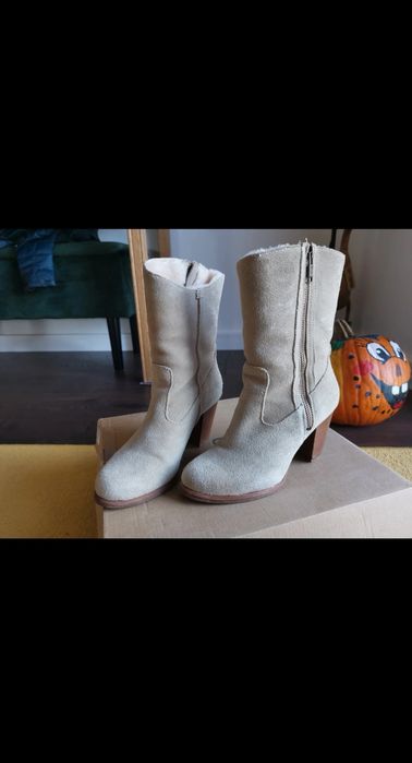 Cizme UGG în stare foarte bună